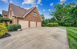 301 Yankee Trace Drive, Centerville, OH 45458