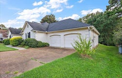423 Woodlands Circle, Brandon, MS 39047