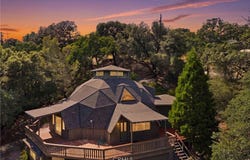 16945 Knollview, Hidden Valley Lake, CA 95467