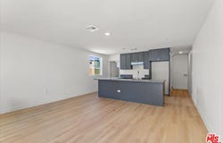 707 W 80th St, Los Angeles, CA 90044