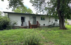 521 Charles Rd., Hebron, NE 68370
