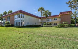 28 Pine Arbor Lane, Vero Beach, FL 32962