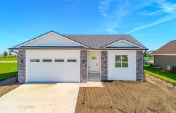 2002 Spaulding Lane, Grinnell, IA 50112