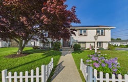 6 Lighthouse Ln, New Bedford, MA 02744