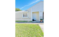 885 NE 213th Ter, Miami, FL 33179
