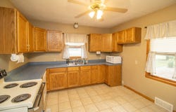1310 4th st, Hull, IA 51239
