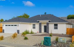 1849 STEELHEAD St, NorthBend, OR 97459