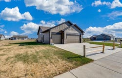 2231 E Arrowhead St, Andover, KS 67002