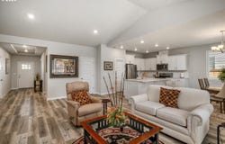 390 S 8TH St, Carlton, OR 97111