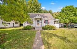 687 Elyria Avenue, Amherst, OH 44001