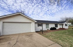 1832 E Maple, Enid, OK 73701