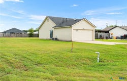 407 E Pietzsch Street, Bartlett, TX 76511