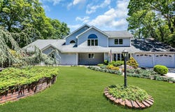 23 Campus Lane, Ronkonkoma, NY 11779