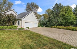 24 MARQUETTE Lane, Springfield, IL 62712