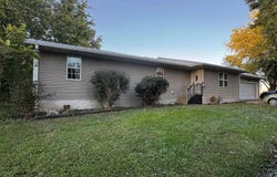 103 E River Road, Oakville, IA 52646
