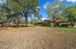 82 PULLIAM DR, Pleasanton, TX 78064