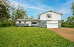 270 E Skyline Drive, Ballwin, MO 63011