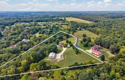 1804 N Hearthstone Lane, Strafford, MO 65757