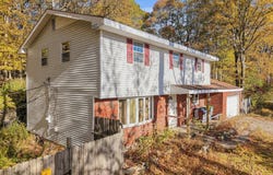 10 HEMLOCK Road, MOUNT POCONO, PA 18344