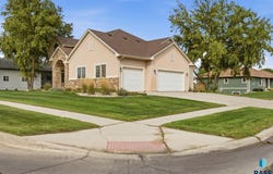 2612 S Camden Ave, Sioux Falls, SD 57106