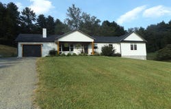 125 Powhatan Pl, Hillsville, VA 24343