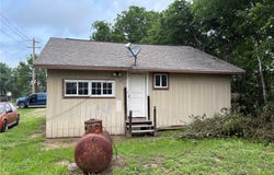 601 E 5th Street, Nixon, TX 78140