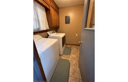 1305 Meadow LN, Fort Smith, AR 72908