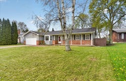 210 Chanticleer Trail, Lansing, MI 48917