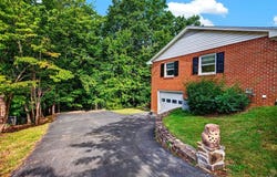 1215 PINEHURST RD, STAUNTON, VA 24401
