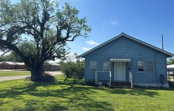 300 Harrison Avenue, Newcastle, TX 76372