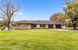 102 Peasant Village Ln, Rostraver, PA 15012