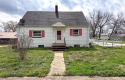 401 E 4th St, Salisbury, MO 65281