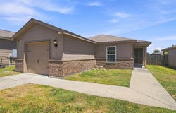 360 Farmer Ln, Jarrell, TX 76537