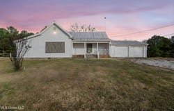 600 Co Rd 203, Walnut, MS 38683