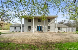 101 Lakeside Drive, Dixon, IL 61021