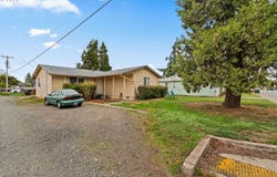4266 DAISY St, Springfield, OR 97478