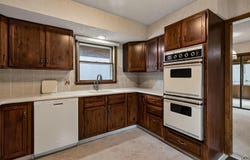 2931 SW Arrowhead RD, Topeka, KS 66614