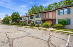 51 Pheasant Run, Edison, NJ 08820