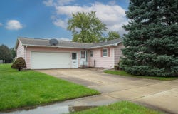 802 11th Ave NW, Waverly, IA 50677