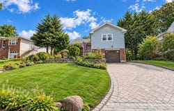 68 Elaine Ter, Yonkers, NY 10701
