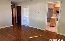 582 CHERRY Street, Jacksonville, IL 62650