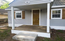 909 E 9th Street, Stuttgart, AR 72160