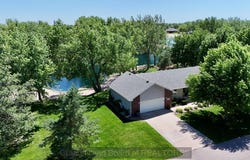 319 Island Dr, Doniphan, NE 68832