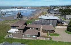 1950 BEACH LOOP Dr SW, Bandon, OR 97411