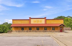 416 W Jackson St, Sigourney, IA 52591