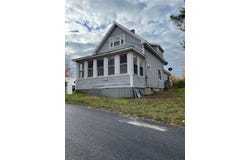 33 Pleasant Street, Calais, ME 04619