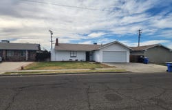 1124 Robin Avenue, Hanford, CA 93230