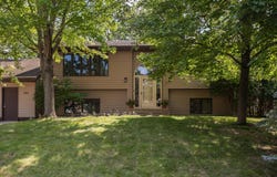 2064 Pin Oak Drive, Eagan, MN 55122