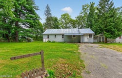 28 Cardinal Lane, New Baltimore, NY 12124