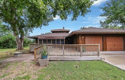 2910 Lakewood Drive, Manhattan, KS 66503